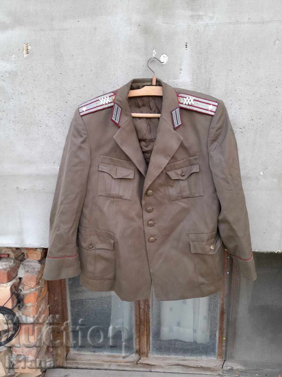 Veche jachetă militară