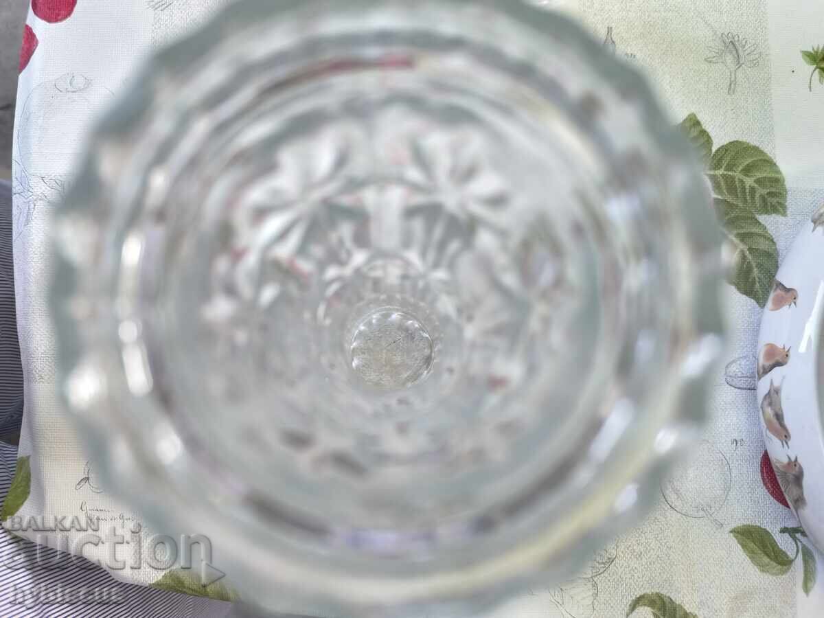 Παλιά κρυστάλλινη βάζο από την εποχή του σοσιαλισμού με τιμή € 3.00 | 5.87 BGN