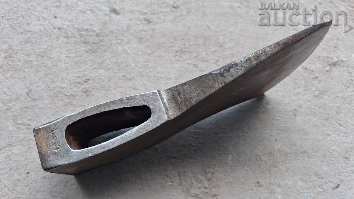Delivery of Antique axe