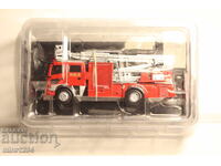 MODEL MAȘINUȚĂ DE POMPIERI 1/72
