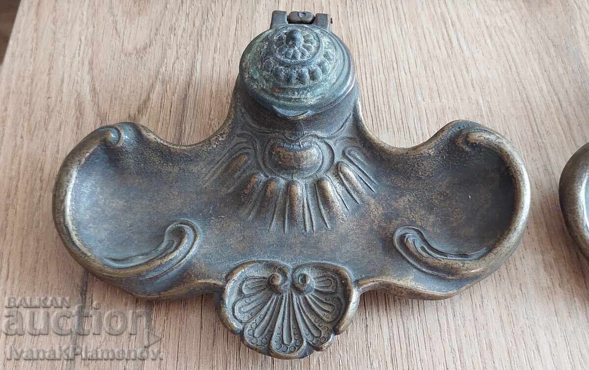 Călimări vintage din bronz, două bucăți, pentru colecționari cu preț € 100.00 | 195.58 BGN