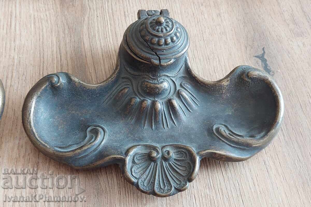 Licitație Călimări vintage din bronz, două bucăți, pentru colecționari