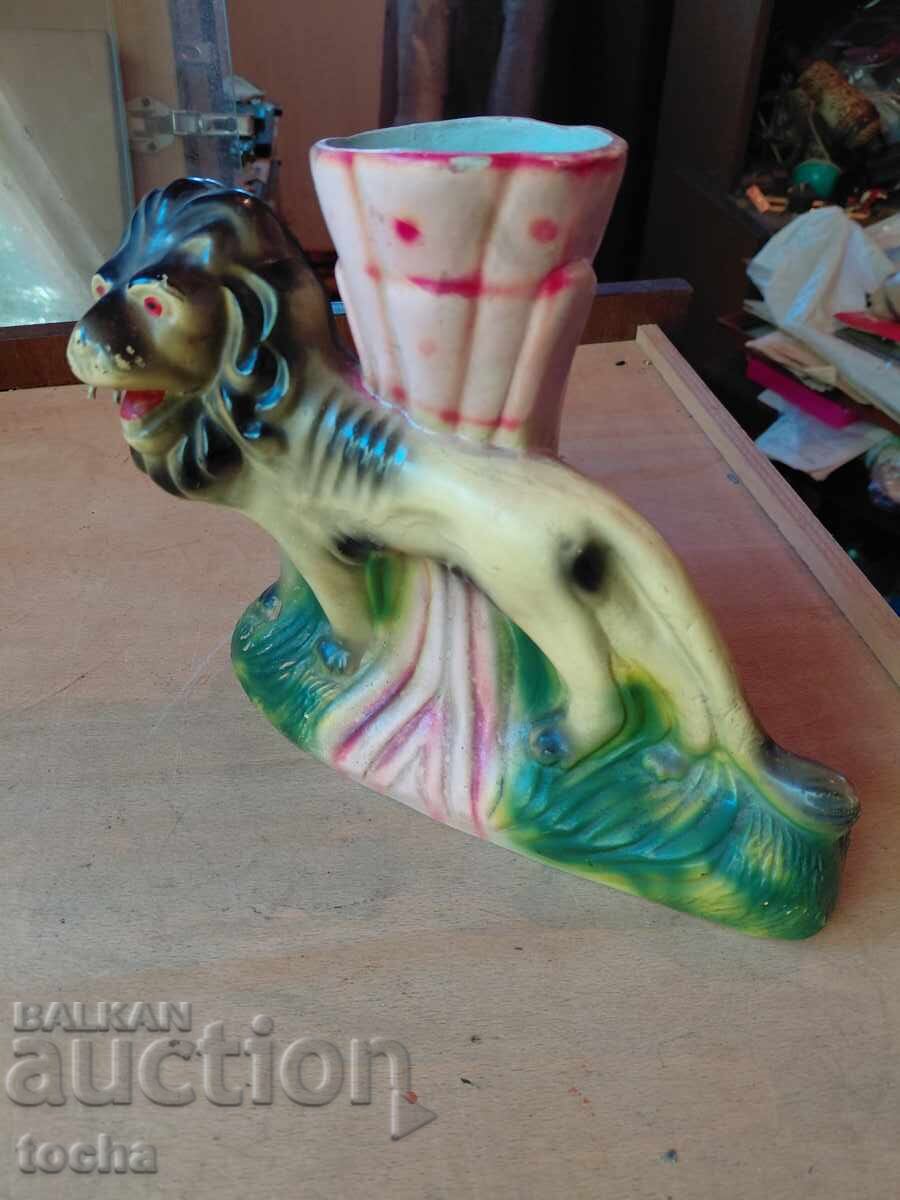 A 4-a figurină - vază, porțelan, ceramică / II