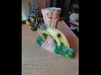 A 4-a figurină - vază, porțelan, ceramică / II
