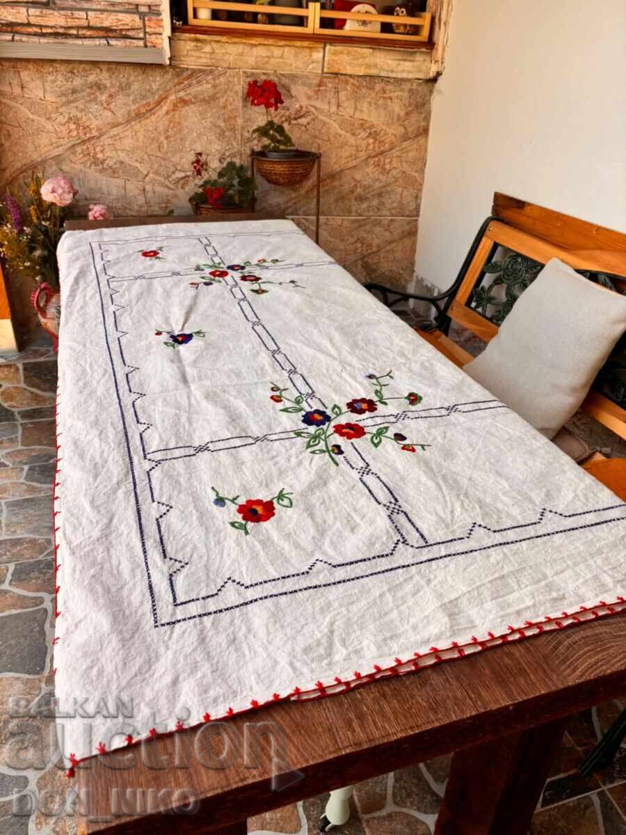 Livrarea Față de masă brodată manual Livrarea Față de masă brodată manual