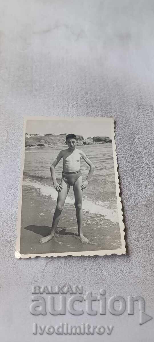 Foto Băiat pe plajă