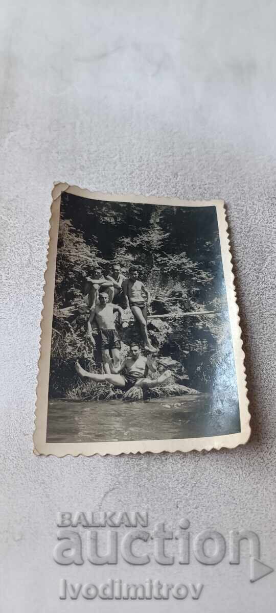 Photo Men and youths on the riverbank