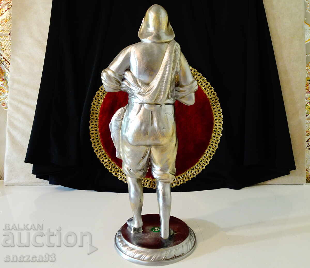 Delivery of Pewter sculpture Fisherman, 35 cm., 2 kg Delivery of Pewter sculpture Fisherman, 35 cm., 2 kg