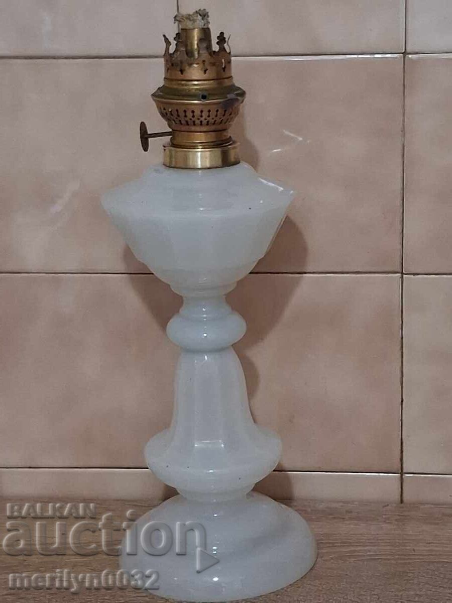 Παλιά λάμπα κηροζίνης βάση λευκό γυαλί ΠΡΩΤΟΤΥΠΟ