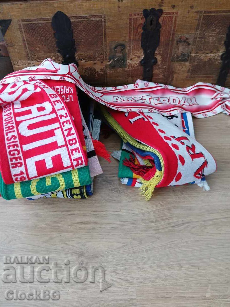 Licitație 16 eșarfe de fotbal