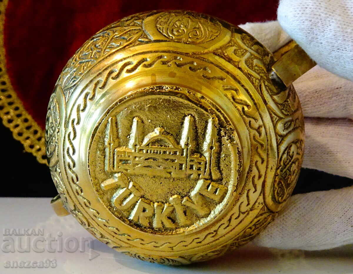 Licitație Ceainic din bronz 380 gr., Sf. Sofia, ornamente Licitație Ceainic din bronz 380 gr., Sf. Sofia, ornamente