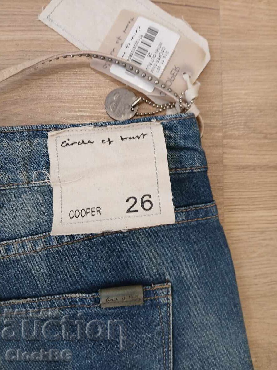 Livrarea Blugi noi, Cooper