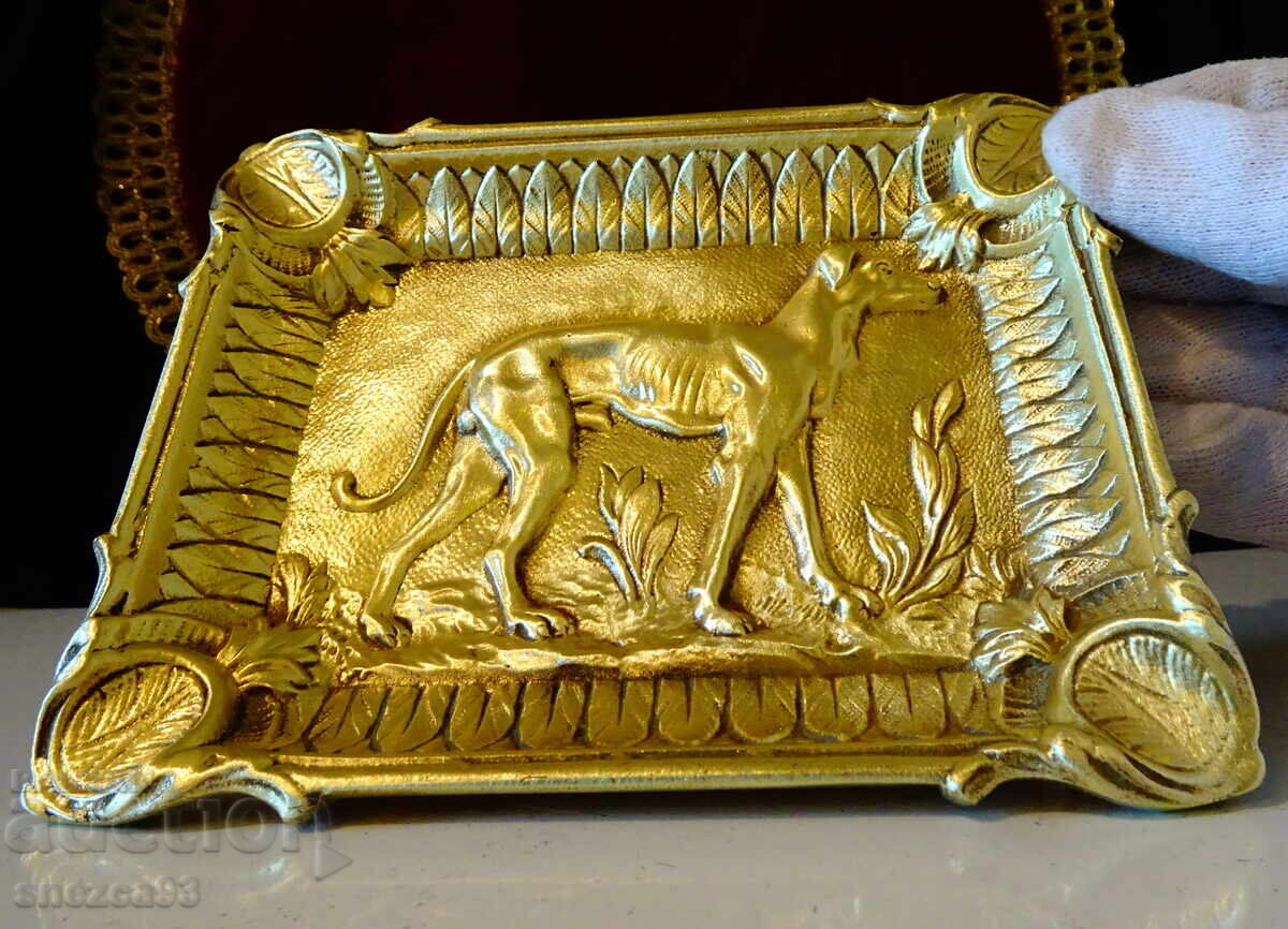 Licitație Cenușier din bronz cu câine de vânătoare, Art Nouveau Licitație Cenușier din bronz cu câine de vânătoare, Art Nouveau