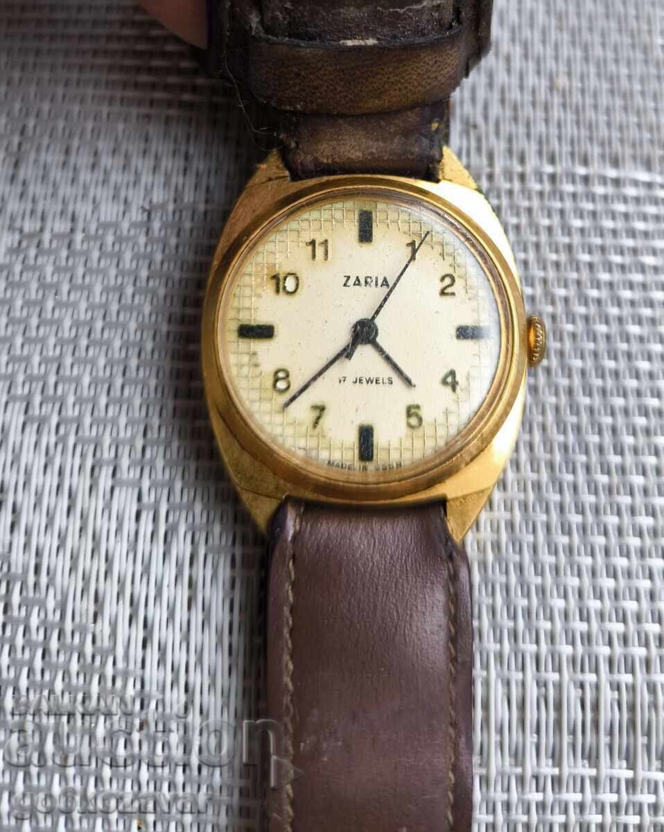 Ceas Zaria URSS Funcționează, dar se oprește! Ramă aurie! cu preț € 13.00 | 25.43 BGN Ceas Zaria URSS Funcționează, dar se oprește! Ramă aurie! cu preț € 13.00 | 25.43 BGN