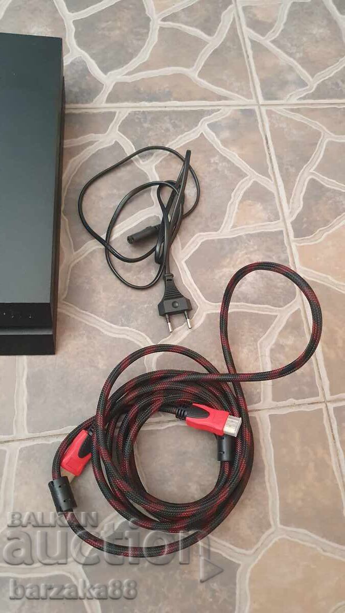 Delivery of PS4 Fat 500 GB + controller + new cables + 2 games