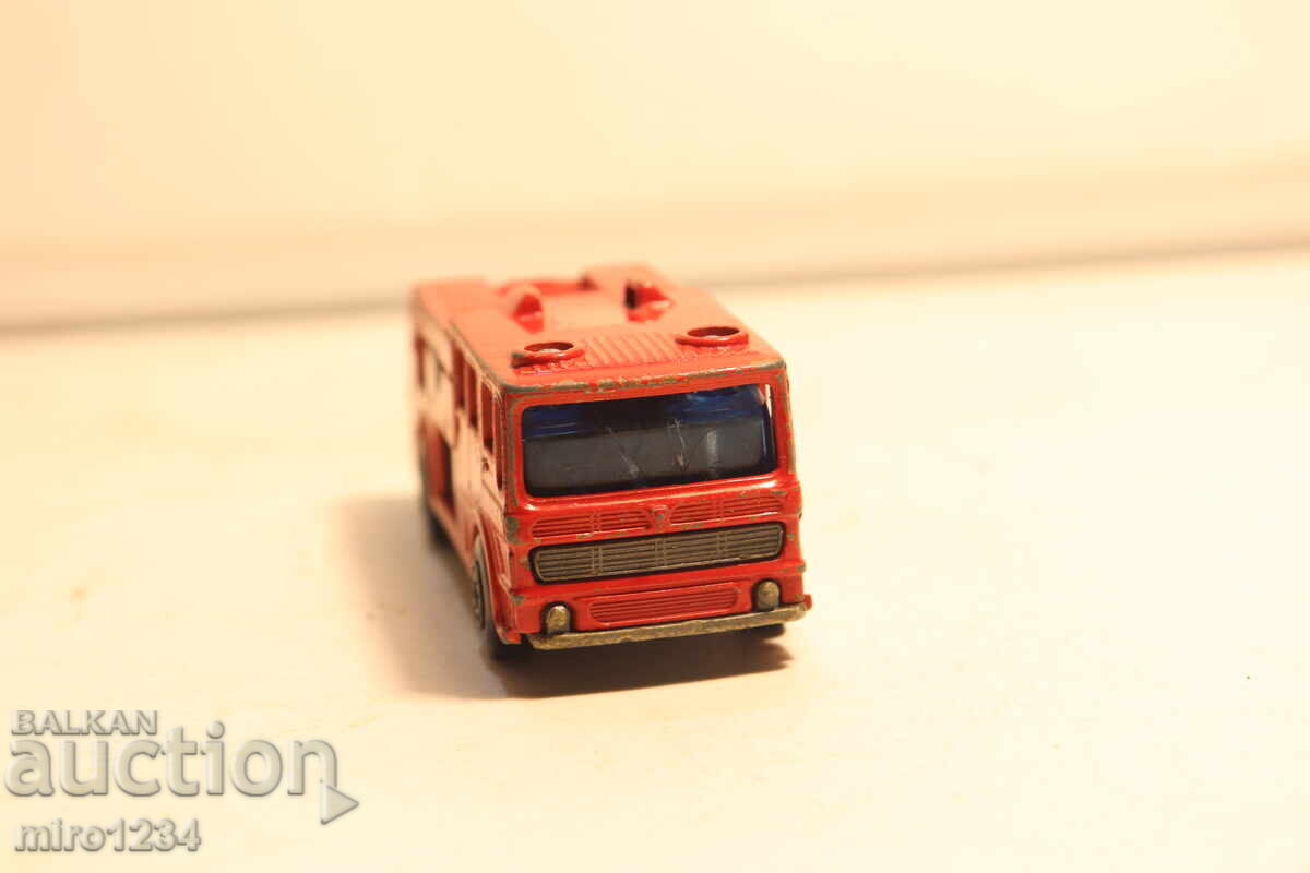 Auction  1/64 MATCHBOX FIRE TRUCK TOY CAR MODEL