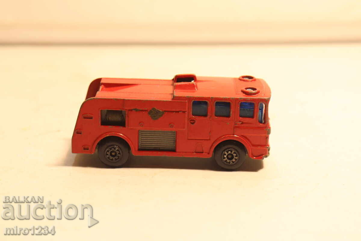 Delivery of 1/64 MATCHBOX FIRE TRUCK TOY CAR MODEL