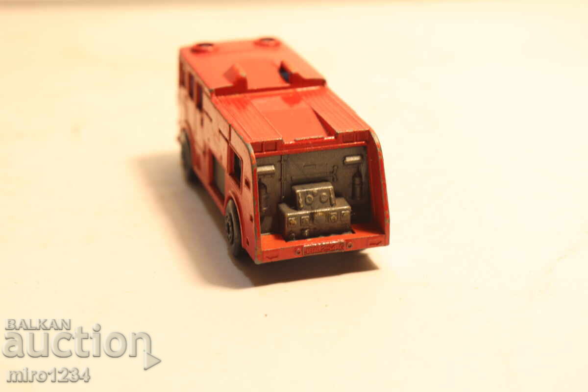 1/64 MATCHBOX FIRE TRUCK TOY CAR MODEL - 5