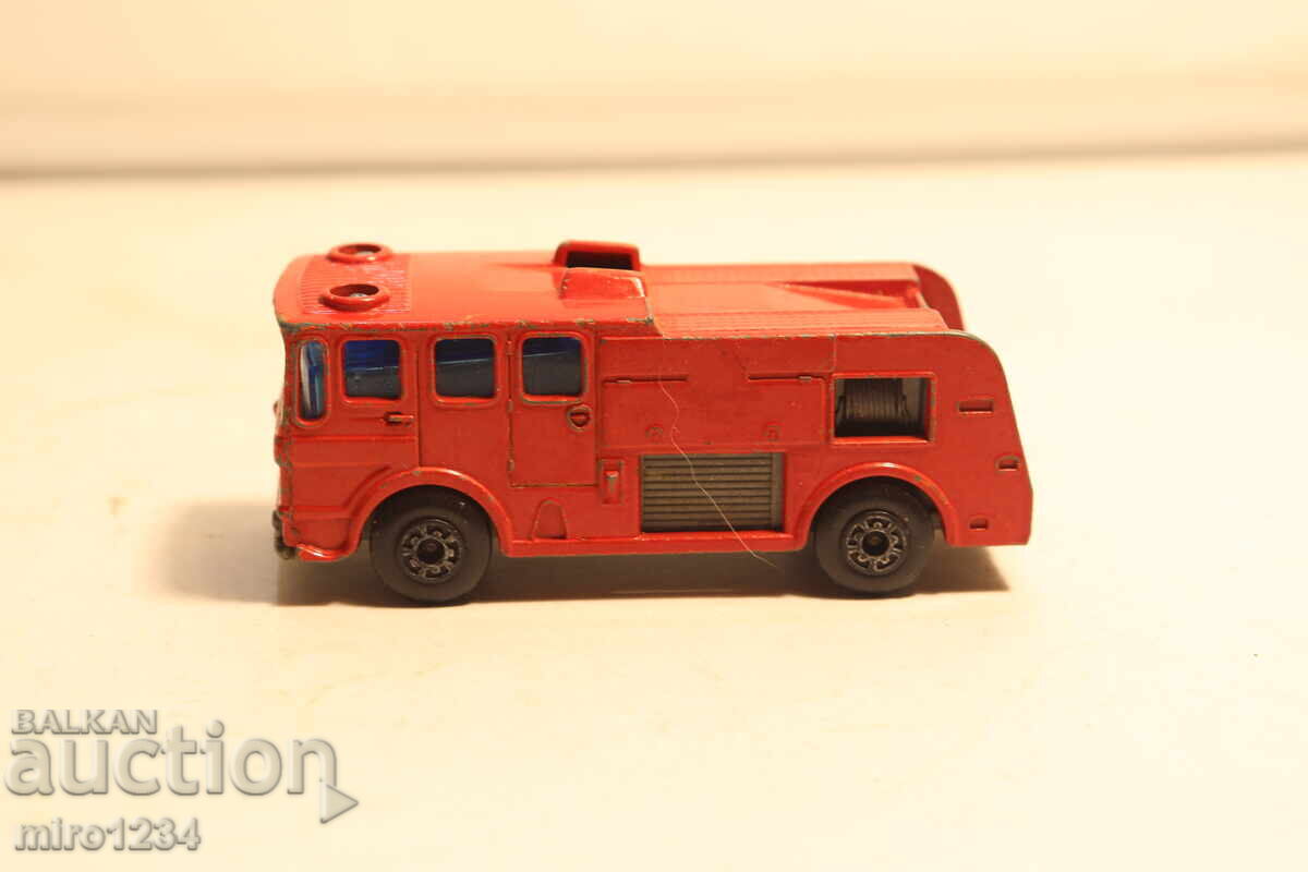 1/64 MATCHBOX FIRE TRUCK TOY CAR MODEL