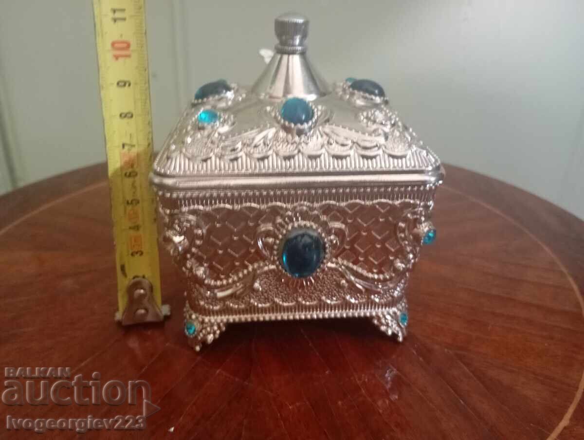 Vintage sugar bowl with price € 21.00 | 41.07 BGN Vintage sugar bowl with price € 21.00 | 41.07 BGN