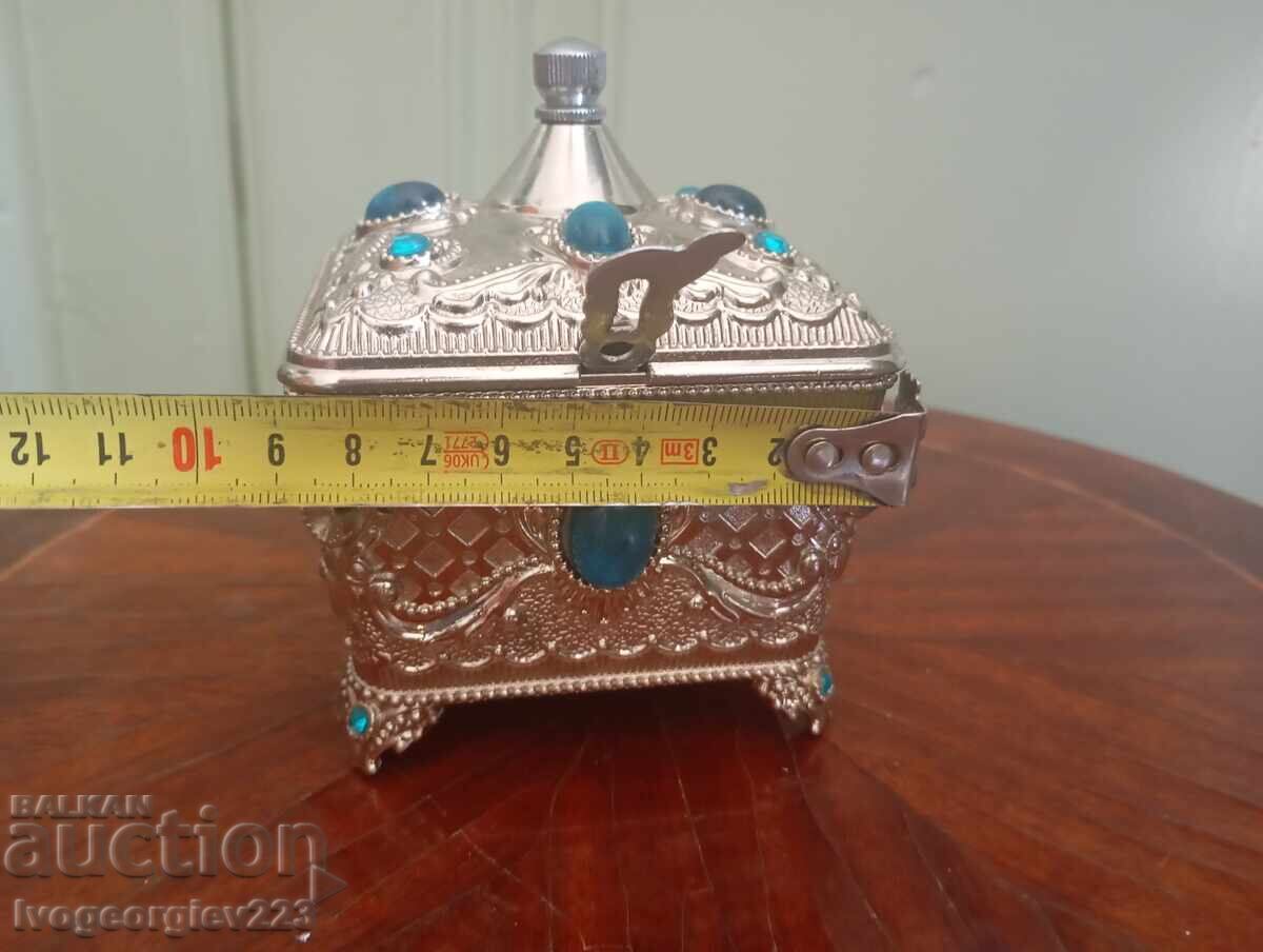 Auction Vintage sugar bowl Auction Vintage sugar bowl