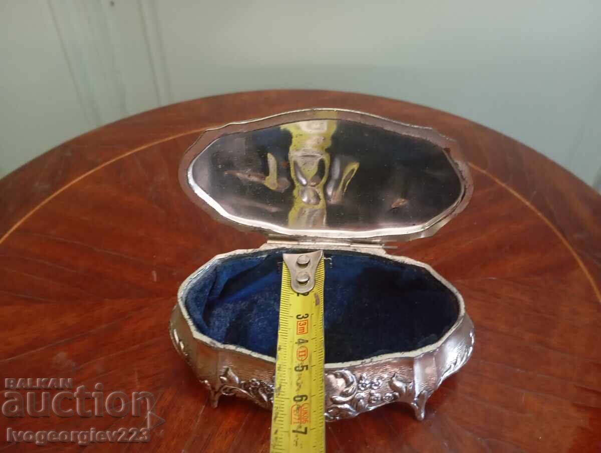 Livrarea Cutie de bijuterii vintage