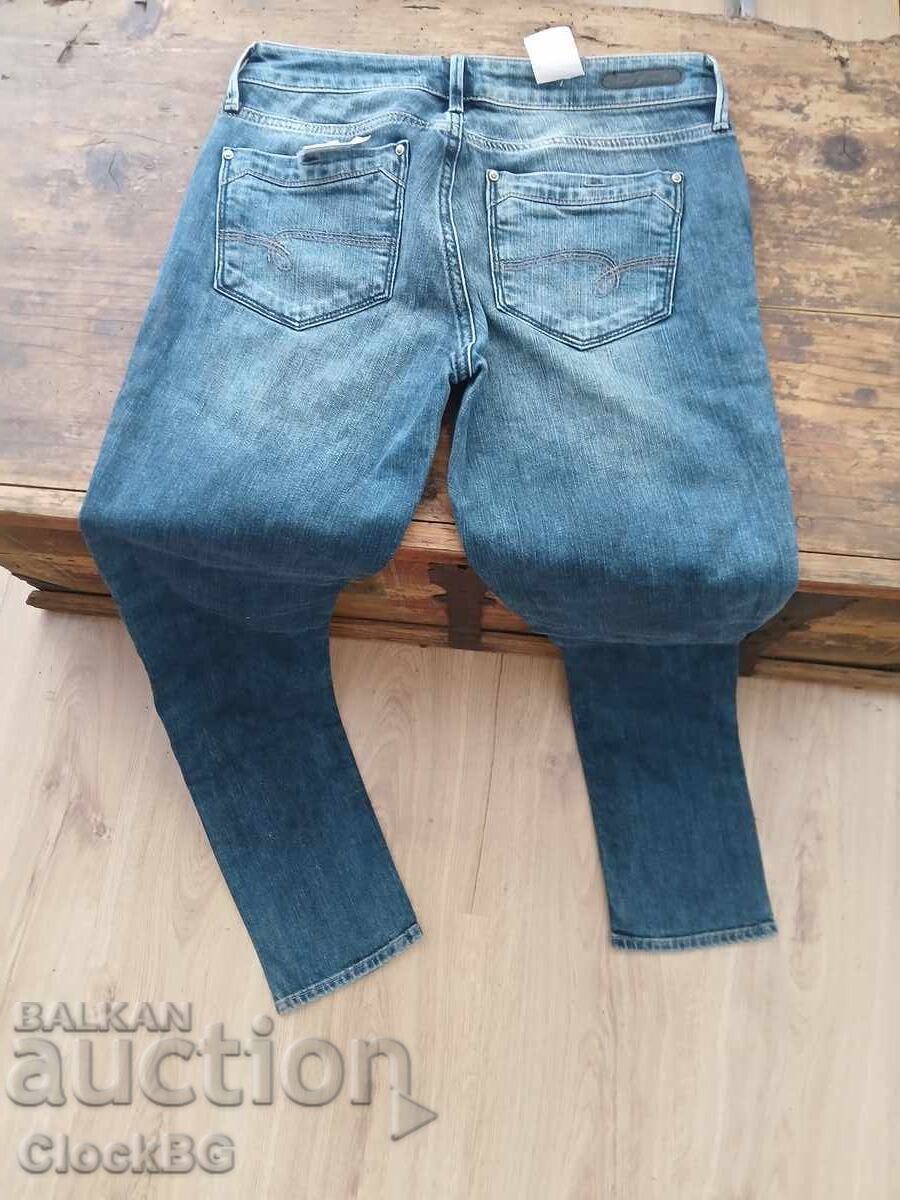 Blugi cu preț € 16.99 | 33.23 BGN
