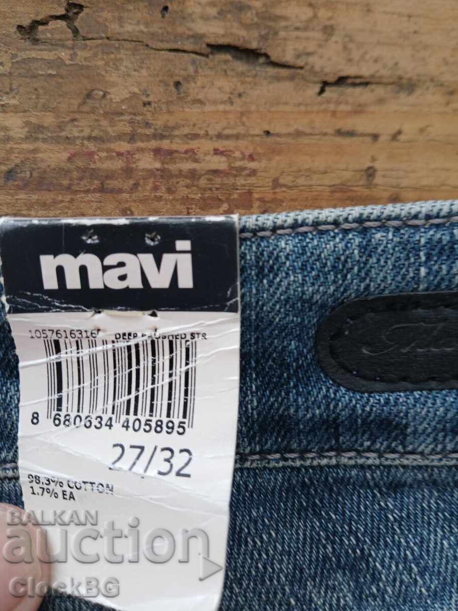 Licitație Blugi
