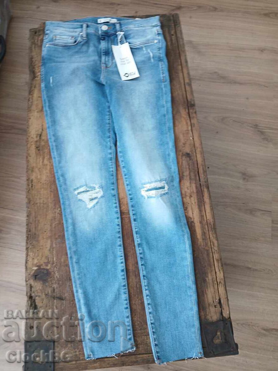 Blugi cu preț € 31.00 | 60.63 BGN