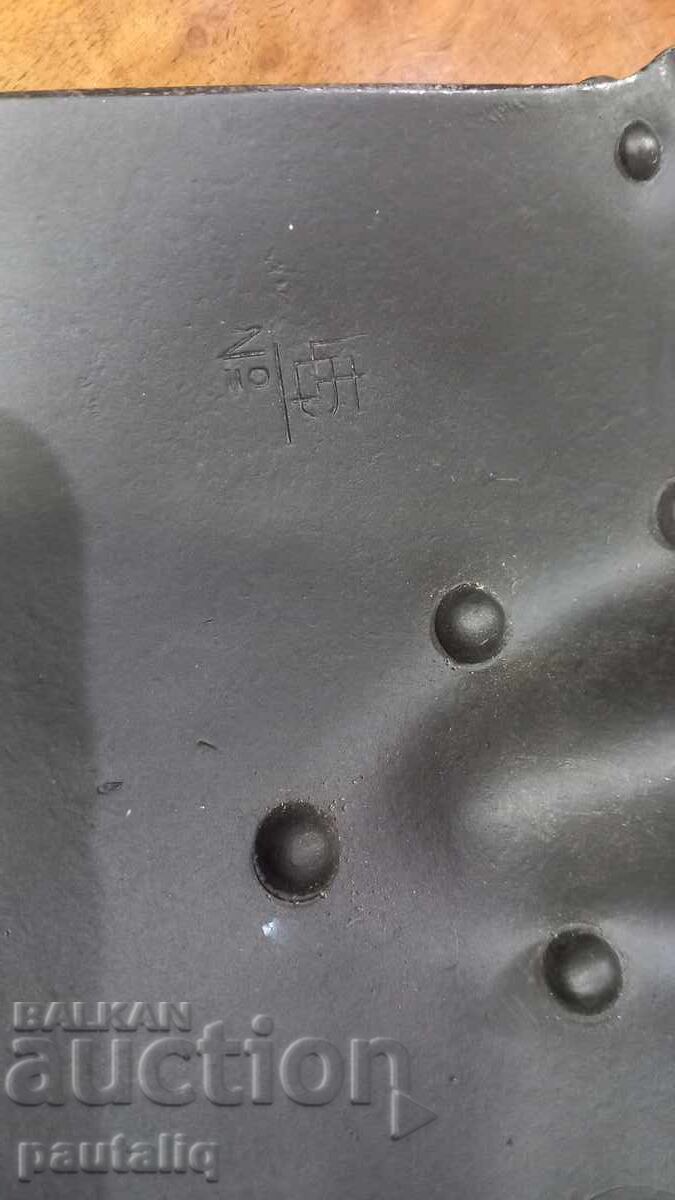 Auction  Trench shovel entrenching tool