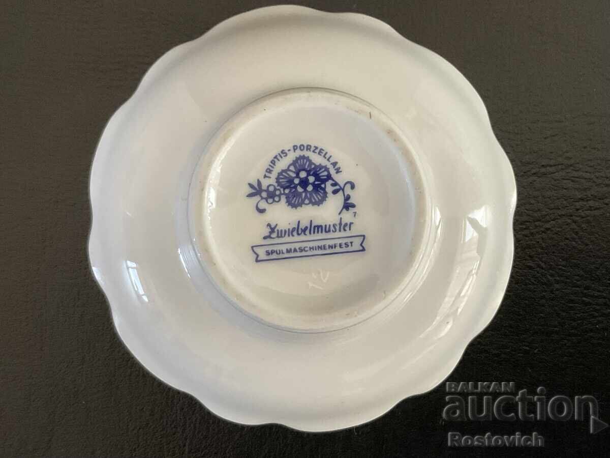 Auction  Porcelain tealight candle holder "Triptis"