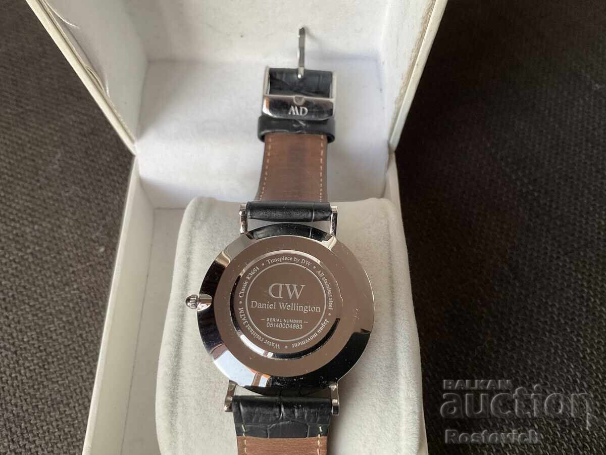 Delivery of Daniel Wellington Classic Black watch with silver case