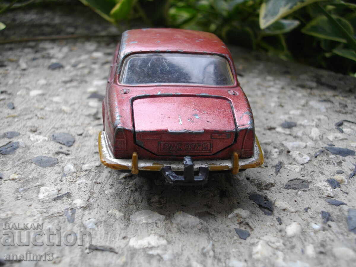 Delivery of MATCHBOX BULGARIA JAGUAR XJ 12 MATCHBOX