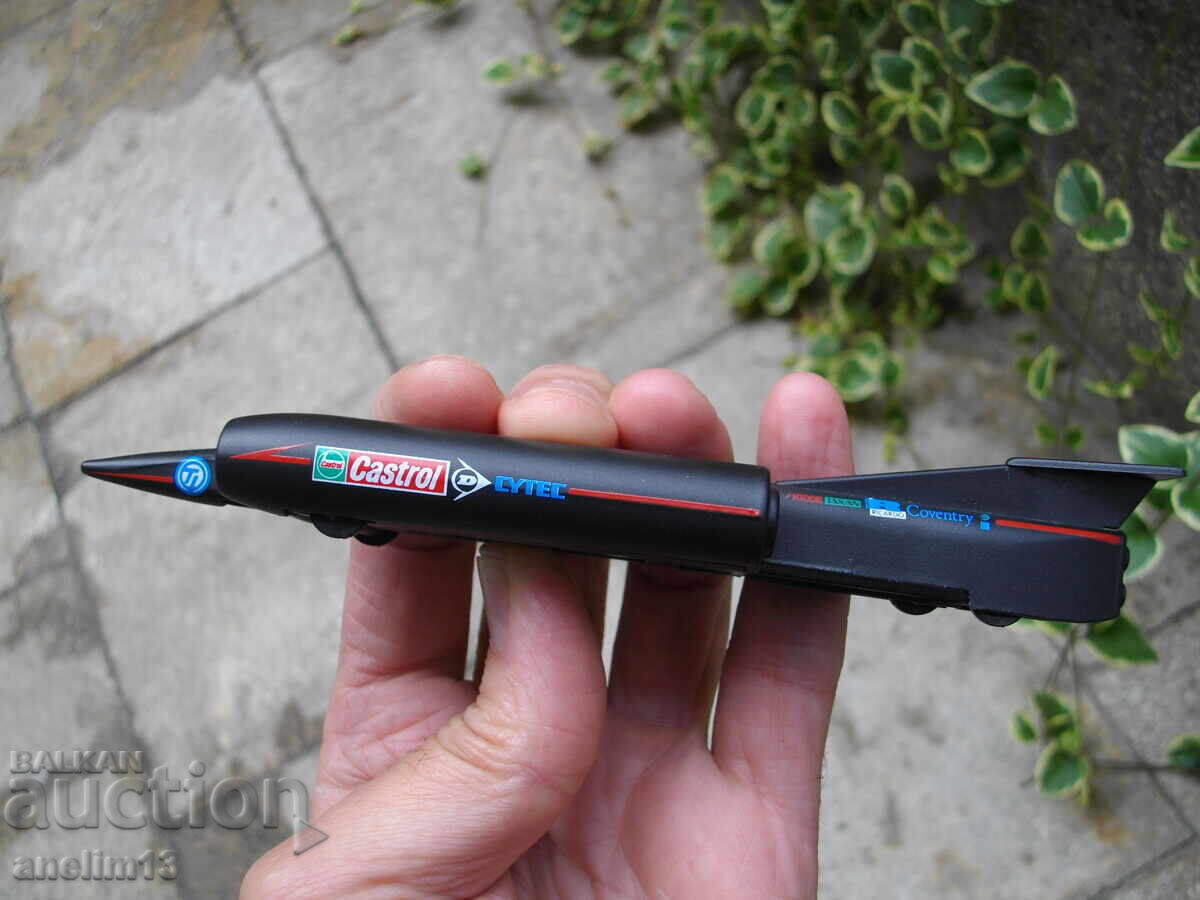 Delivery of METAL TOY AIRPLANE LLEDO ENFIELD ENGLAND