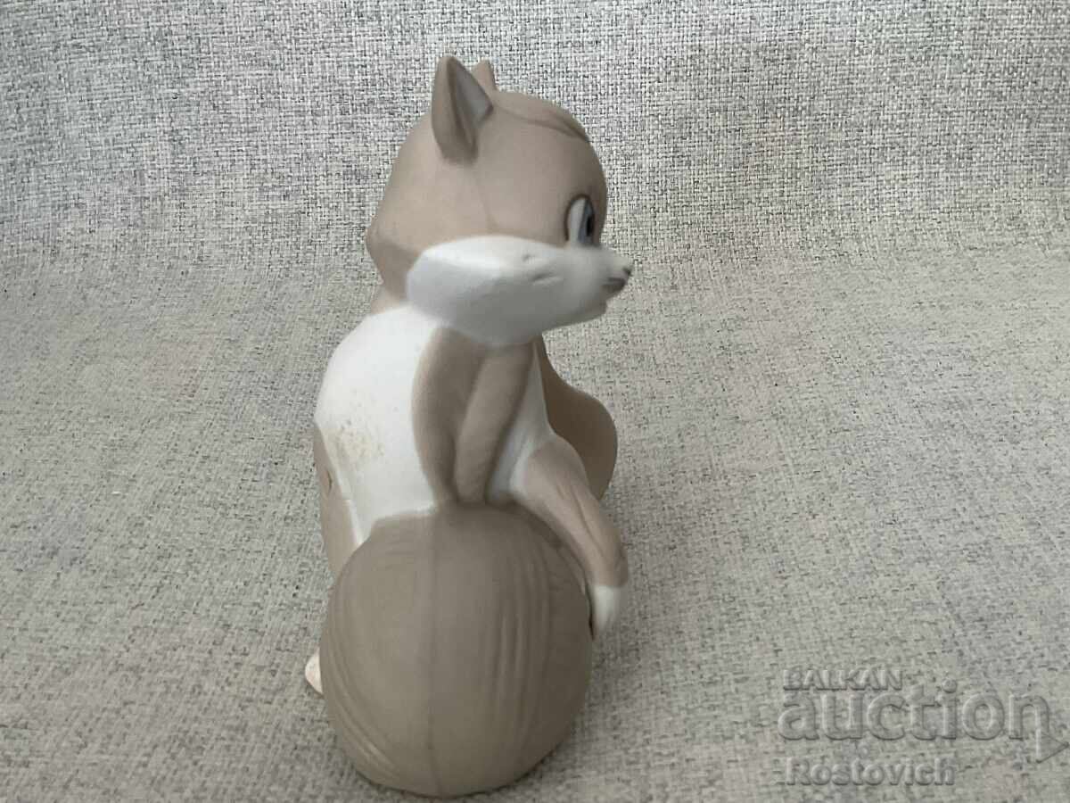 Porcelain cat Miguel Requena, Spain with price € 33.00 | 64.54 BGN