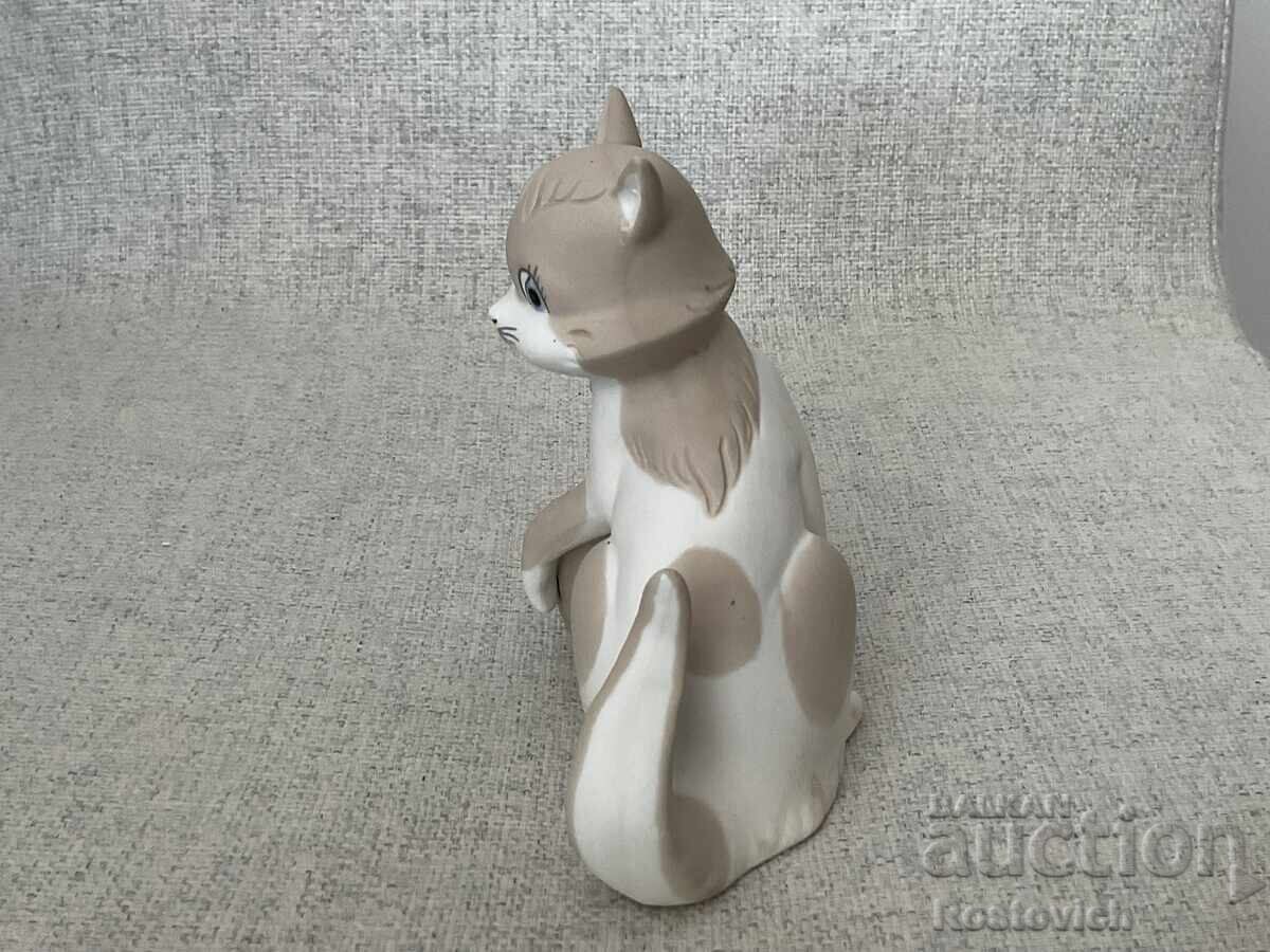 Delivery of Porcelain cat Miguel Requena, Spain