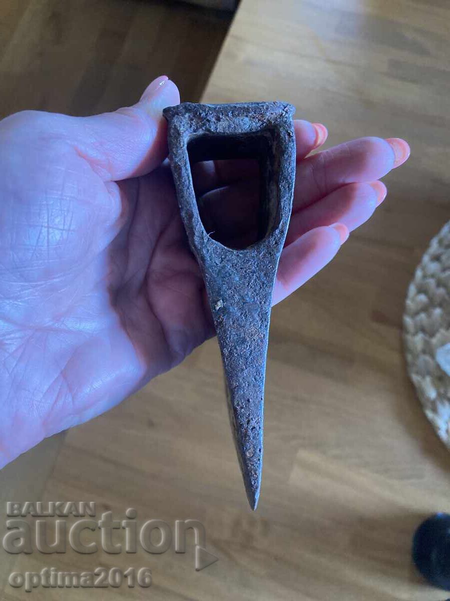 Delivery of Small old hatchet