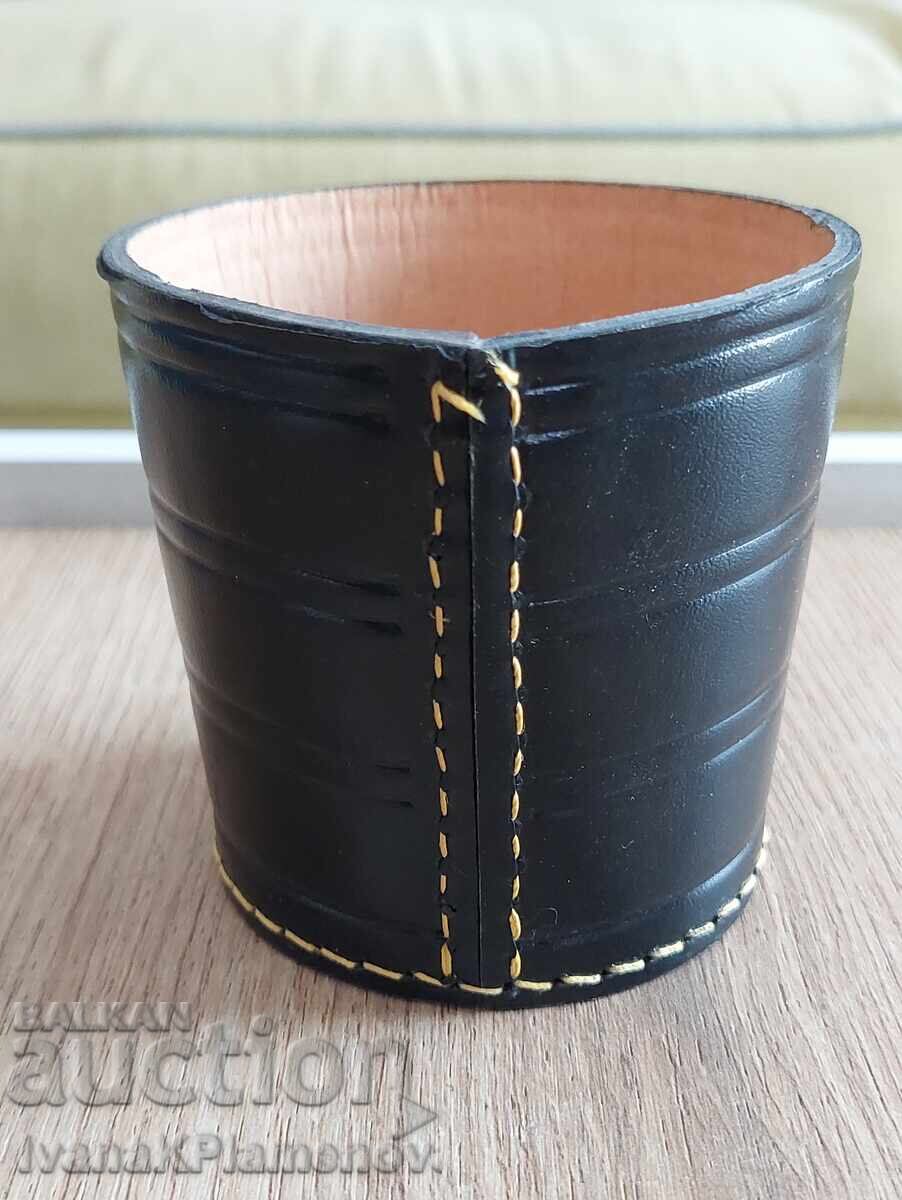 Pahar pentru joc de zaruri pentru cunoscători, nou
