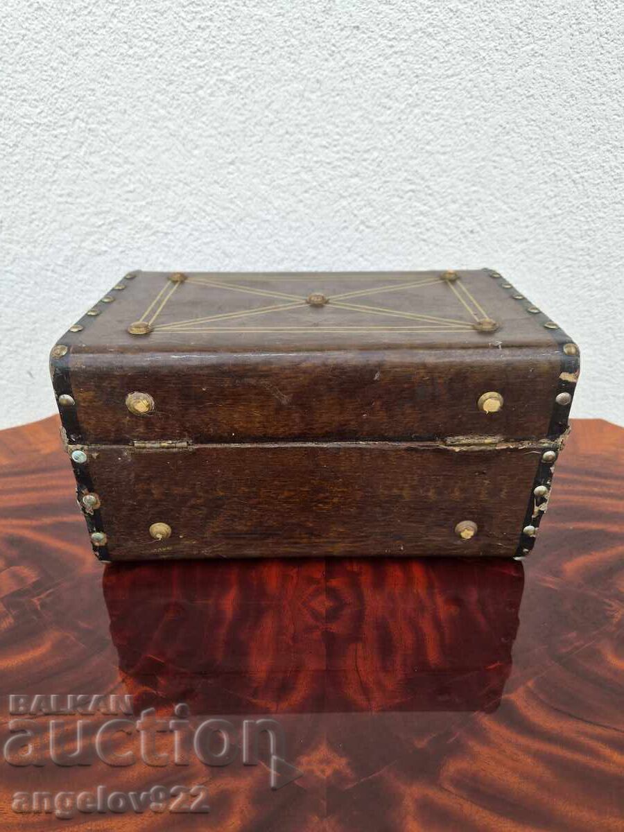 Livrarea Cutie de bijuterii vintage din lemn!!! Livrarea Cutie de bijuterii vintage din lemn!!!