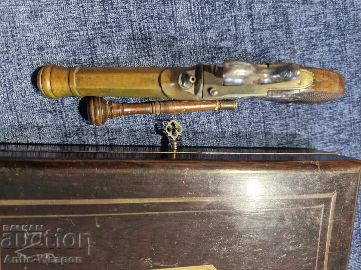 Δημοπρασία Ναυτικό πιστόλι με αυθεντικό κουτί