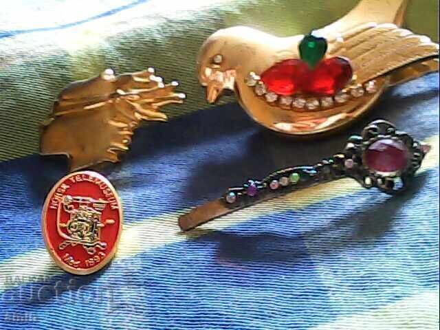 Old brooches 2pcs with gilding Old brooches 2pcs with gilding