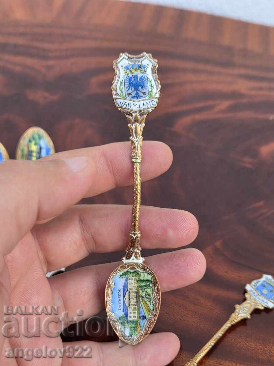 Auction  Beautiful vintage spoons!!!
