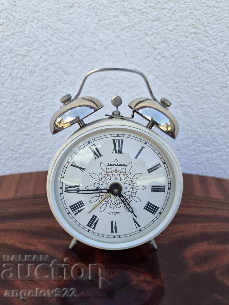 Ceas deșteptător rusesc din metal Yantar FUNCȚIONAL cu preț € 1.70 | 3.32 BGN Ceas deșteptător rusesc din metal Yantar FUNCȚIONAL cu preț € 1.70 | 3.32 BGN