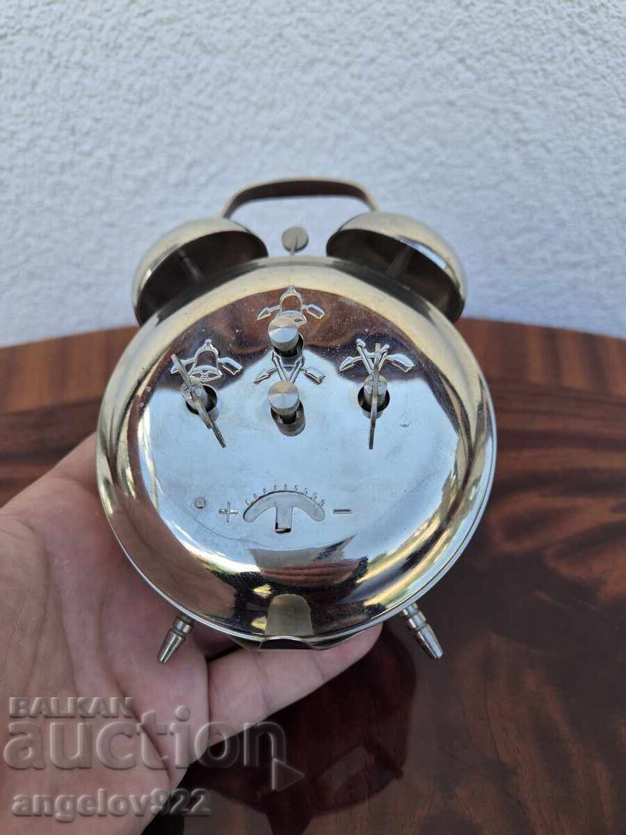 Ceas deșteptător rusesc din metal Yantar FUNCȚIONAL - 6 Ceas deșteptător rusesc din metal Yantar FUNCȚIONAL - 6