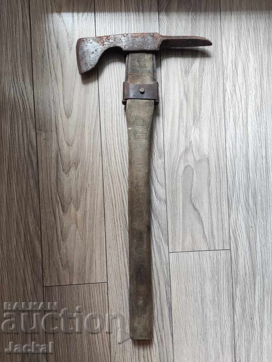 Немска саньорна кирко-брадва М1909 Beilpicke ПСВ ВСВ с цена € 60.00 | 117.35 лв. Немска саньорна кирко-брадва М1909 Beilpicke ПСВ ВСВ с цена € 60.00 | 117.35 лв.