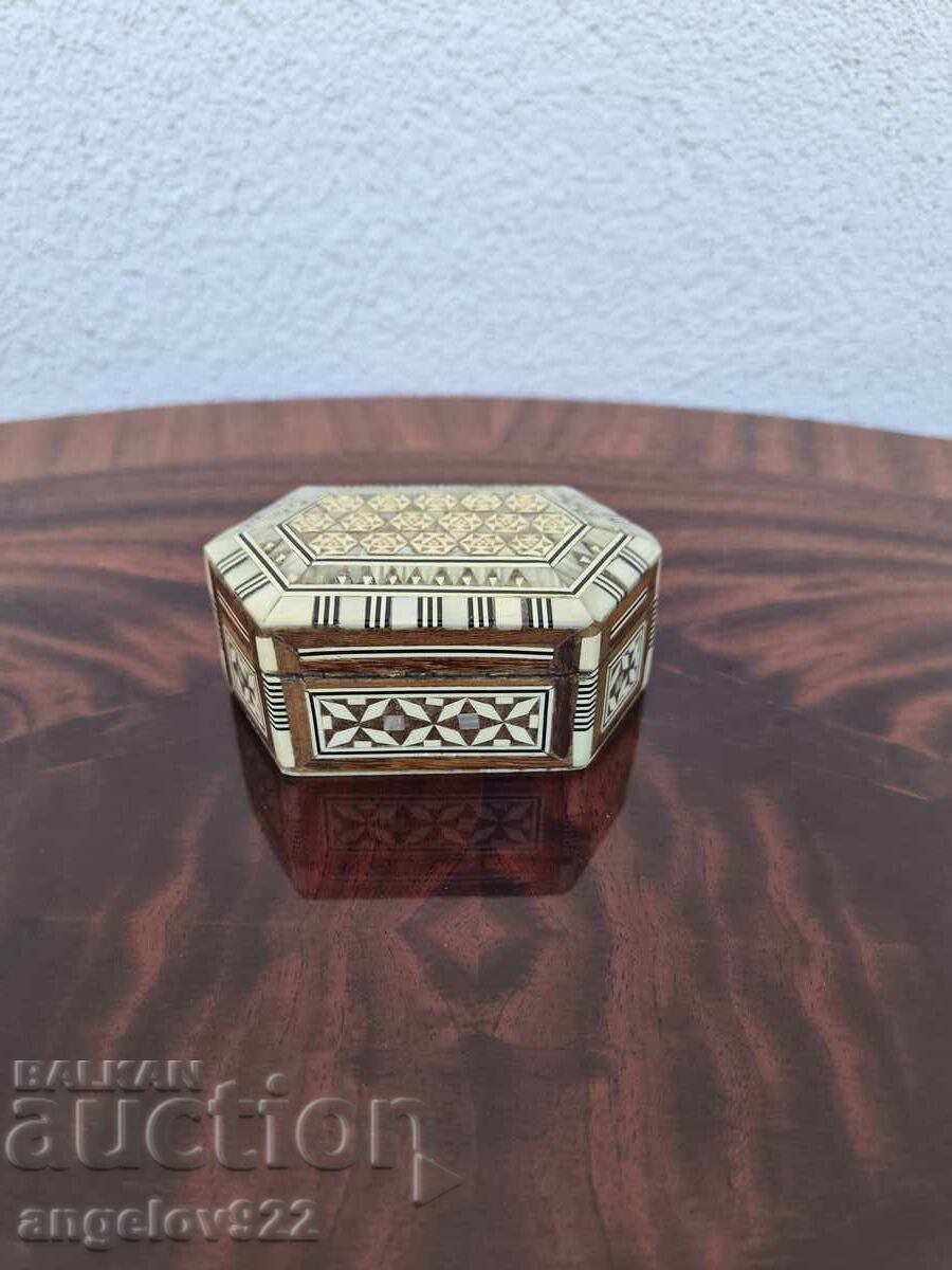 Delivery of Beautiful wooden jewelry box with inlay!!!