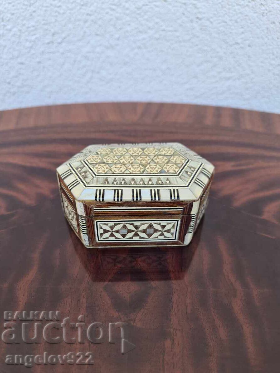 Beautiful wooden jewelry box with inlay!!! - 6