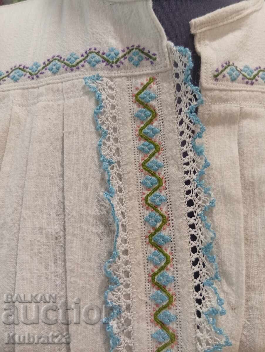 Northern Bulgarian shirt and apron with price € 95.00 | 185.80 BGN
