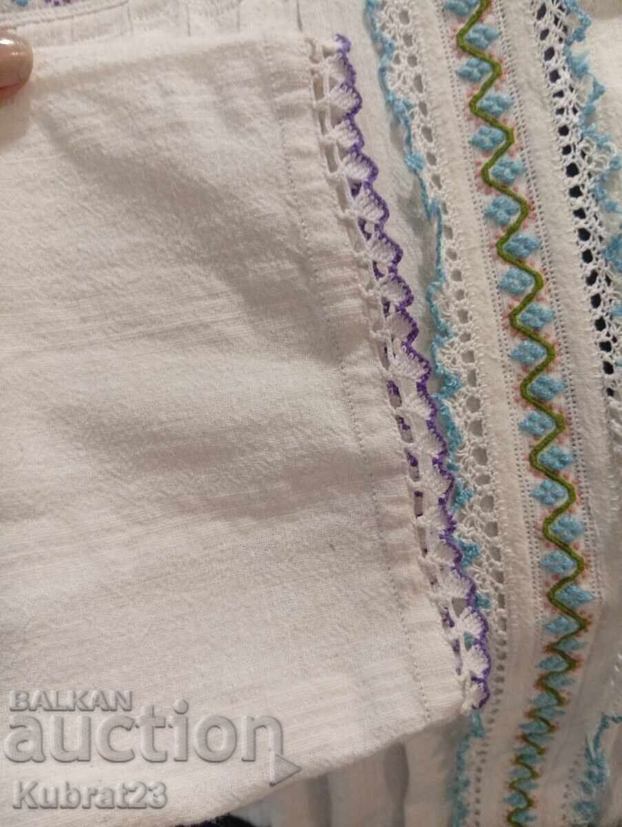 Auction  Northern Bulgarian shirt and apron