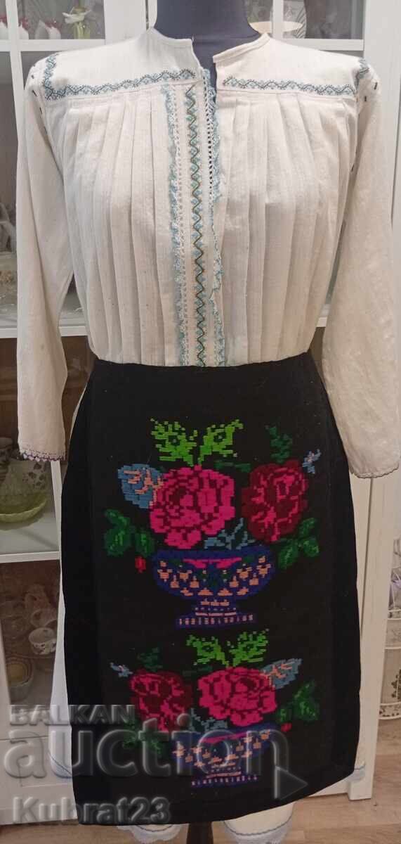 Northern Bulgarian shirt and apron